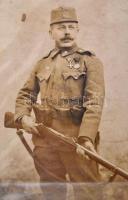 A magyar királyi 16. besztercebányai honvéd gyalogezred története. Különleges, egyedi összeállítás a...