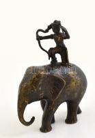 Indiai íjász elefánt háton szobor, jelzés nélkül, bronz, m: 15 cm h: 12 cm