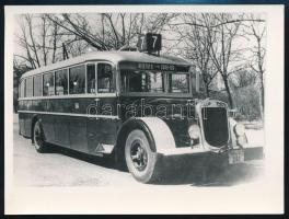cca 1960-1940 Budapest, Az 7-es busz a Keleti pályaudvar és az Eskü tér között, utólagos előhívás, 9x12 cm