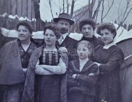 cca 1900-1970 Nagy vegyes fotó tétel, több mint 100 db fotó, magyar és külföldi városképek, járművek...