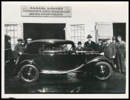 cca 1930-1940 Budapest IX., Angyal Károly Autókarosszéria Lakatos Műszaki Vállalatának bejárata autóval, utólagos előhívás, hátoldalon feliratozva, 9x12 cm