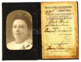 1914 Magyar Királyi Államvasutak (MÁV) félárú jegy váltására jogosító fényképes igazolvány egészbőr-kötésben
