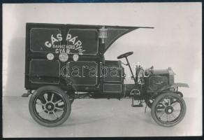 1902 Gáspár-féle Bajuszkötő Gyár autója, későbbi előhívás, hátoldalon feliratozva, 6,5x9,5 cm