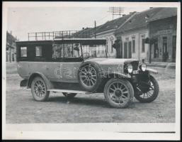 1925 Groszmann és Társa Siklós és Vokány között közlekedő autóbusza, utólagos előhívás, hátoldalon feliratozva, 9x12 cm