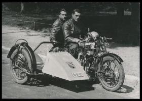 1931 Zamecsnik Tivadar és Lukavecz Ferenc motorversenyzők páros Standard 500-as motorkerékpáron, utólagos előhívás, hátoldalon feliratozva, 6,5x9,5 cm