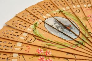 1908 Ferenc József uralkodásának 60. évfordulójára készült, a császár portréjával díszített fa legye...