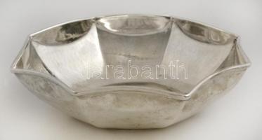Ezüst(Ag) nyolcszögletű tál, jelzett, d: 18,5 cm, m: 4,5 cm, nettó: 195,6 g
