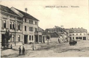 Berezó, Brezová pod Bradlom; tér üzlettel. St. Halabrín kiadása / Namestie / square with shop