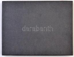 Éremtartó kazetta egy kivehető tálcával, összesen 24 férőhellyel, használt állapotban