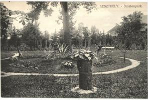 Keszthely, Balaton park. Mérei Ignác kiadása 1134-1916