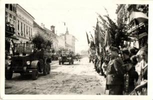 1940 Kolozsvár, Cluj; bevonulás, automobilok / entry of the Hungarian troops with automobiles. Original photo!