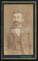 cca 1880 Balázsovits Norbert (1847-1913) lapszerkesztő, szentesi gimnáziumi igazgató portréja, keményhátú fotó Hegedűs Vilmos szentesi műterméből, 11×6,5 cm
