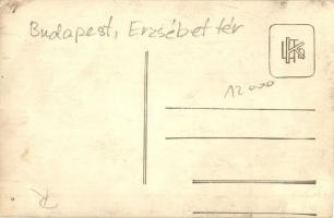 Budapest V. Erzsébet tér, Központi Sajtóvállalat Rt. Főelárusító helye, újságok: Pesti Hírlap, Szính...