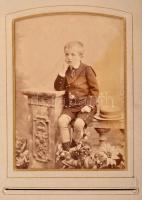 cca 1870-1890 Vegyes fotó tétel, 68 db portré különféle műtermekből, nagyméretű, javított bőrkötésű ...