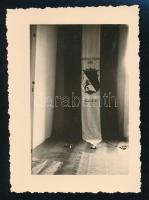 1940 A Magyarországi Nagyszalontai Társaság által Nagyszalontának adományozandó országzászló egyik oldala, jászberényi Zsák Jenő fényképész-mester pecséttel jelzett fotója, 8,5x6 cm