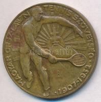 ~1930. Magyar Országos Lawn Tennis Szövetség 1907-1932 aranyozott Br díjérem (36mm) T:2 aranyozás kopott