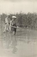 1936 Balatonfenyves, Horgászó urak a Balatonnál. photo (EK)