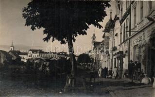 Szászrégen, Reghin; utcakép piaccal és üzletekkel / street view with market and shops, photo "Szászrégen visszatért" So. Stpl