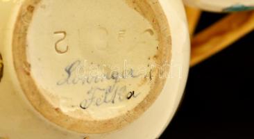 Lőwinger Telka (?-?): Hármas kapcsos váza. Kézzel festett mázas kerámia, jelzett, apró kopás nyomokk...