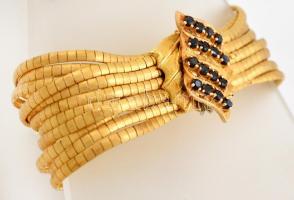 Több soros 18K arany karlánc. Jelzett, bőr tokkal.  / 18 C massive gold bracelet with leather case 7...