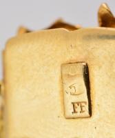 Több soros 18K arany karlánc. Jelzett, bőr tokkal.  / 18 C massive gold bracelet with leather case 7...