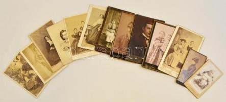 cca 1860-1890 13 db vizitkártya, benne Divald fotó is.