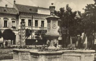 Hódmezővásárhely - 8 db modern városképes lap: Kossuth Lajos tér, Gimnázium, autóbusz, Állami Áruház...