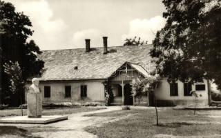 Kápolnásnyék - 4 db modern városképes lap: Vörösmarty-ház, Vörösmarty Múzeum