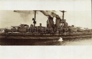 SMS Tegetthoff osztrák-magyar haditengerészet Tegetthoff-osztályú csatahajója. A két első és hátsó torony 3-3 lövegcsővel / Austro-Hungarian Navy, K.u.K. Kriegsmarine, SMS Tegetthoff