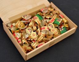 Régi szivargyűrű gyűjtemény, kb. 100 db, fadobozban, 17x12x3 cm/
Cigar rings, cca 100 pc, in woodbo...