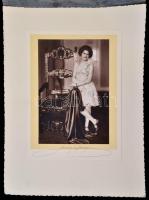 cca 1928 Fiatal lány portréja, fotó, Kemény és Jeney, aláírt, kartonon, 27x20 cm