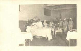 Sérült osztrák-magyar katonák orvossal és ápolókkal a tábori kórházban / WWI injured K.u.K. soldiers with doctor and nurses in the military field hospital. photo