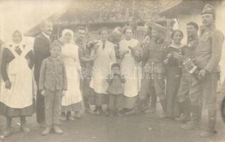 1918 Lemhény, Lemnia; Osztrák-magyar katonák ünnepelnek húsvét második napján, katona harmonikával, gyerek szájharmonikával / WWI Austro-Hungarian soldiers celebrating Easter, soldier with accordion, child with harmonica. photo (EK)