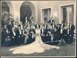 1936-1938 Vegyes fotó tétel, 15 db, közte báli (pl.: MAC garden-party (1936. jún., nov., dec., (6 db), Athléta bál (2 db)...stb) és esküvői fotók,(5 db, Novák-Dr. Klées, ugyan azon az esküvőn készültek), két fotó hátoldalán a rajta szereplő esküvői társaság neveivel feliratozva, Schäffer fotószalon és fotóriport Bp. fotói, a hátoldalakon pecséttel jelzettek, egy kivételével a hátoldalakon feliratozva, 17x23 cm és 13x8 cm