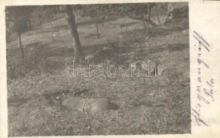 Fliegerangriff Pola / A polai légitámadás fel nem robbant bombája / WWI aviator attacks bomb in Pola. photo (EK)