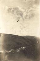 Kötött megfigyelő léghajó, léggömb Podhorce mellett / WWI Austro-Hungarian K.u.K. military observation balloon near Pidhirtsi. photo