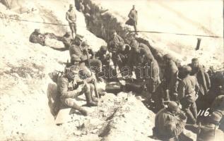Osztrák-magyar katonák étkezése a lövészárokban / WWI Austro-Hungarian K.u.K. soldiers having lunch in the trenches. photo