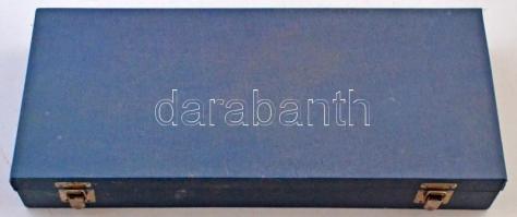 Egy nagy doboznyi vegyes magyar és külföldi jelvény, kitüntetés és kitűző tétel, főleg a szocializmu...