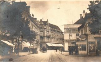 1938 Nagyszeben, Hermannstadt, Sibiu; Mária királyné utca, Drogéria, Traugott- és Thomas üzlete, autómobil / street, drogeria, shops, automobile. Foto E. Fischer (EK)