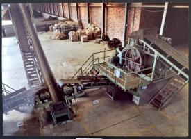 1974-1984 Békéscsabai Tégla- és Cserépipari Vállalat különféle papírjai, kambodzsai gyerekváros emlé...