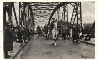 1938 Komárom, Komárno; bevonulás, Horthy Miklós fehér lovon / entry of the Hungarian troops, Horthy on white horse, So. Stpl (EK)