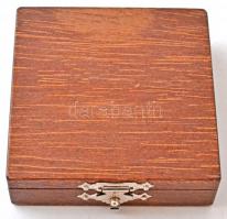 2000- . "Kossuth-díj" aranyozott kitűző, eredeti tokban (17x25mm) T:2 
MNK.: 729