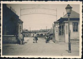 cca 1940 Kassa, Bauernebl Serfőzde bejárata, 6×8,5 cm/ Bauernebl&Son Košice photo