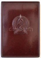 ~1950. "Szakma Kiváló Dolgozója" zománcozott fém Rákosi-címeres kitüntetés, miniatűrrel, e...