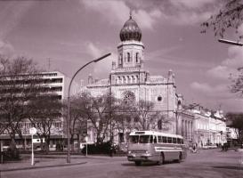 cca 1960 Krisch Béla (1929-?) kecskeméti fotóművész hagyatékából 28 db vintage negatív, 4,5x6 cm