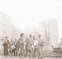 cca 1959 Kazincbarcika feliratú negatívtartó tasakban 38 db vintage negatív Kotnyek Antal (1921-1990...