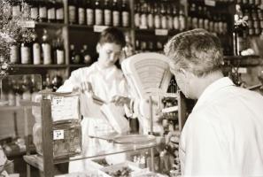 1952 Budapesti közért árubősége, 5 db vintage negatív Kotnyek Antal (1921-1990) budapesti fotóriport...