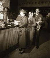 1952 Budapesti közért árubősége, 5 db vintage negatív Kotnyek Antal (1921-1990) budapesti fotóriport...