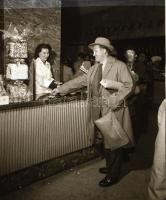 1952 Budapesti közért árubősége, 5 db vintage negatív Kotnyek Antal (1921-1990) budapesti fotóriport...