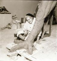 cca 1960 Magyar Nemzeti Múzeum őslénytani kiállításához készülő dinó szobrok, 5 db vintage negatív K...